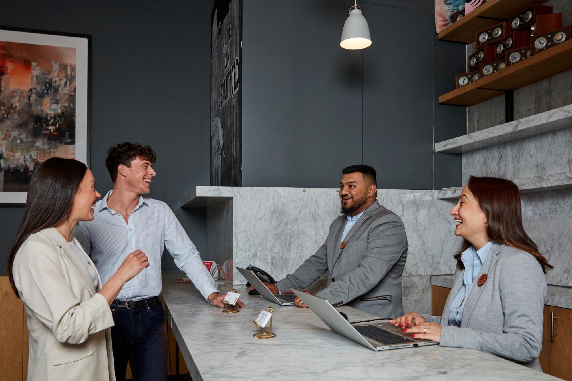 Aparthotel Adagio London Брентфорд Екстериор снимка