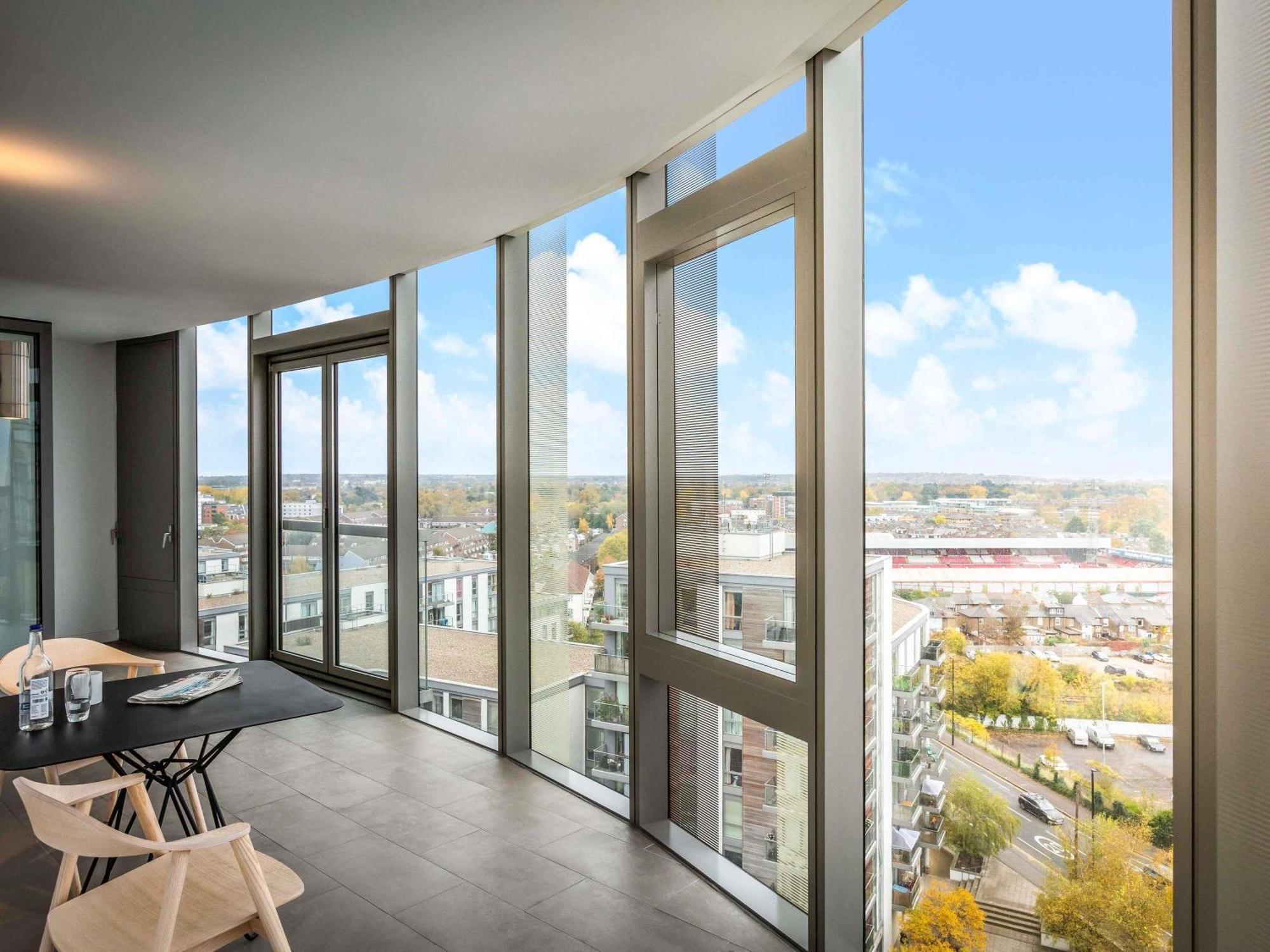 Aparthotel Adagio London Брентфорд Екстериор снимка