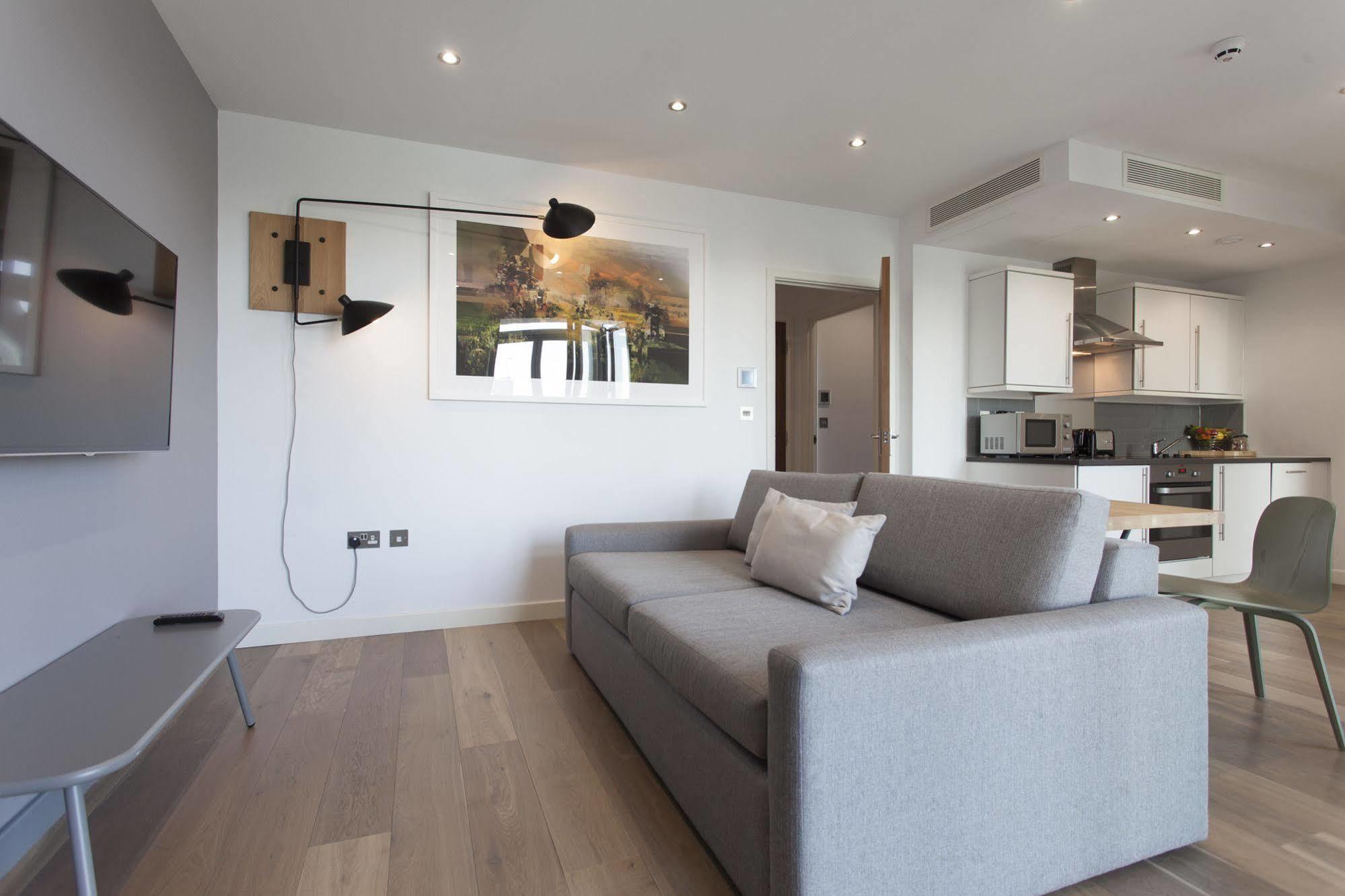 Aparthotel Adagio London Брентфорд Екстериор снимка