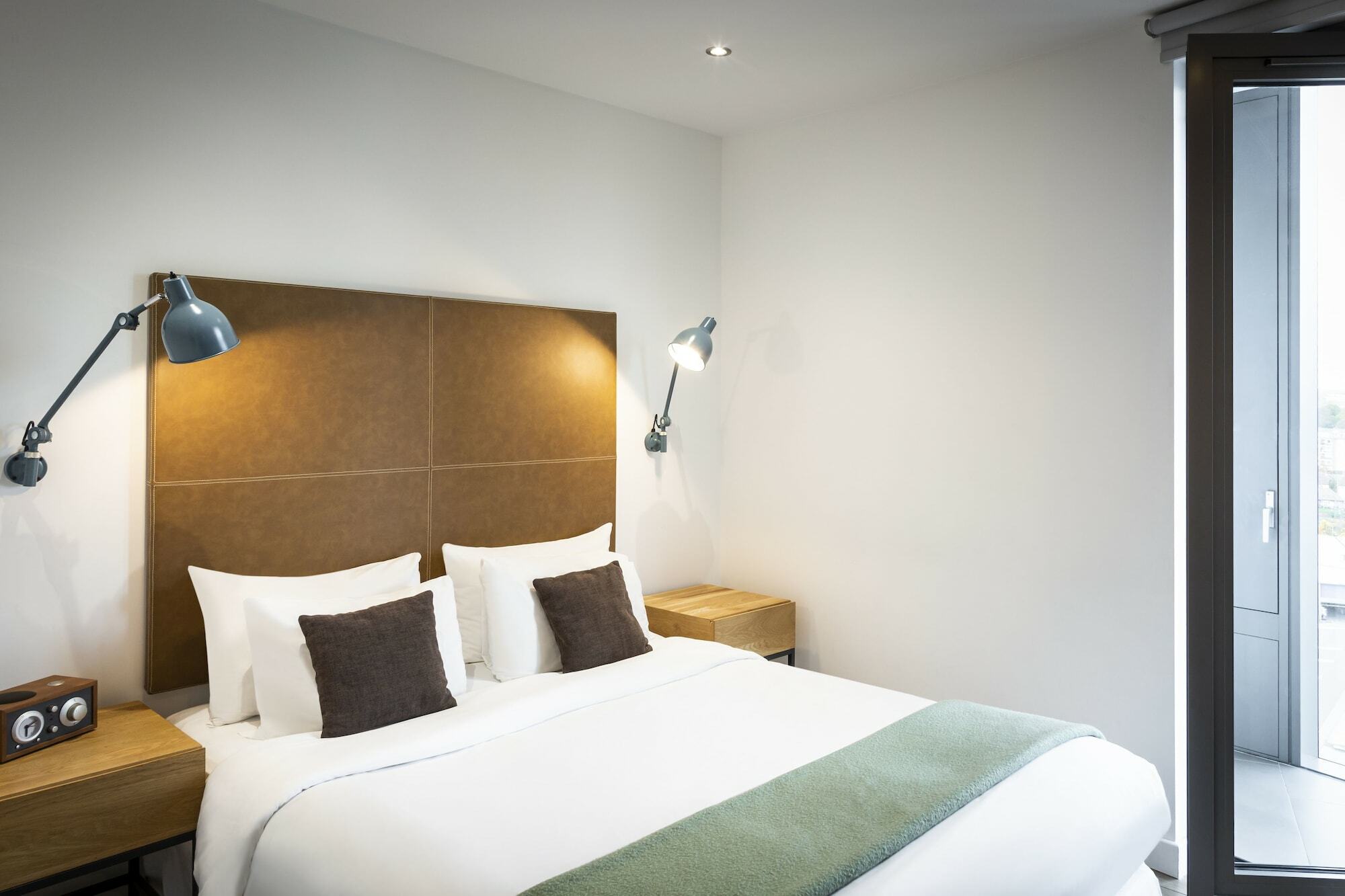 Aparthotel Adagio London Брентфорд Екстериор снимка