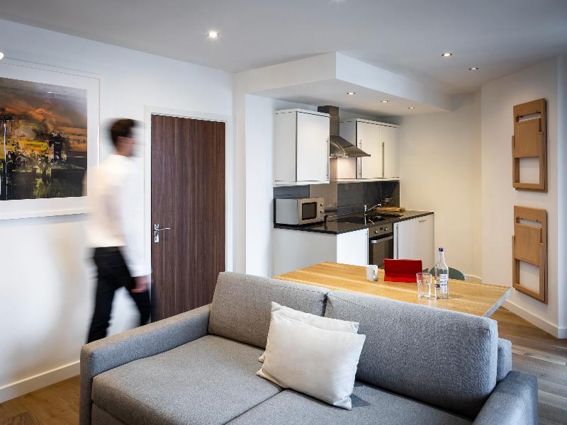 Aparthotel Adagio London Брентфорд Екстериор снимка