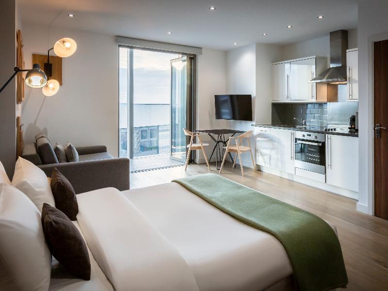 Aparthotel Adagio London Брентфорд Екстериор снимка
